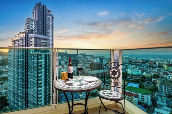 City Garden Tower 2317 -Sea View | City View | Mountain View | Swimming Pool | Balcony view - Panoramic Sea, City And Mountain Views by City Garden Tower (Pattaya)