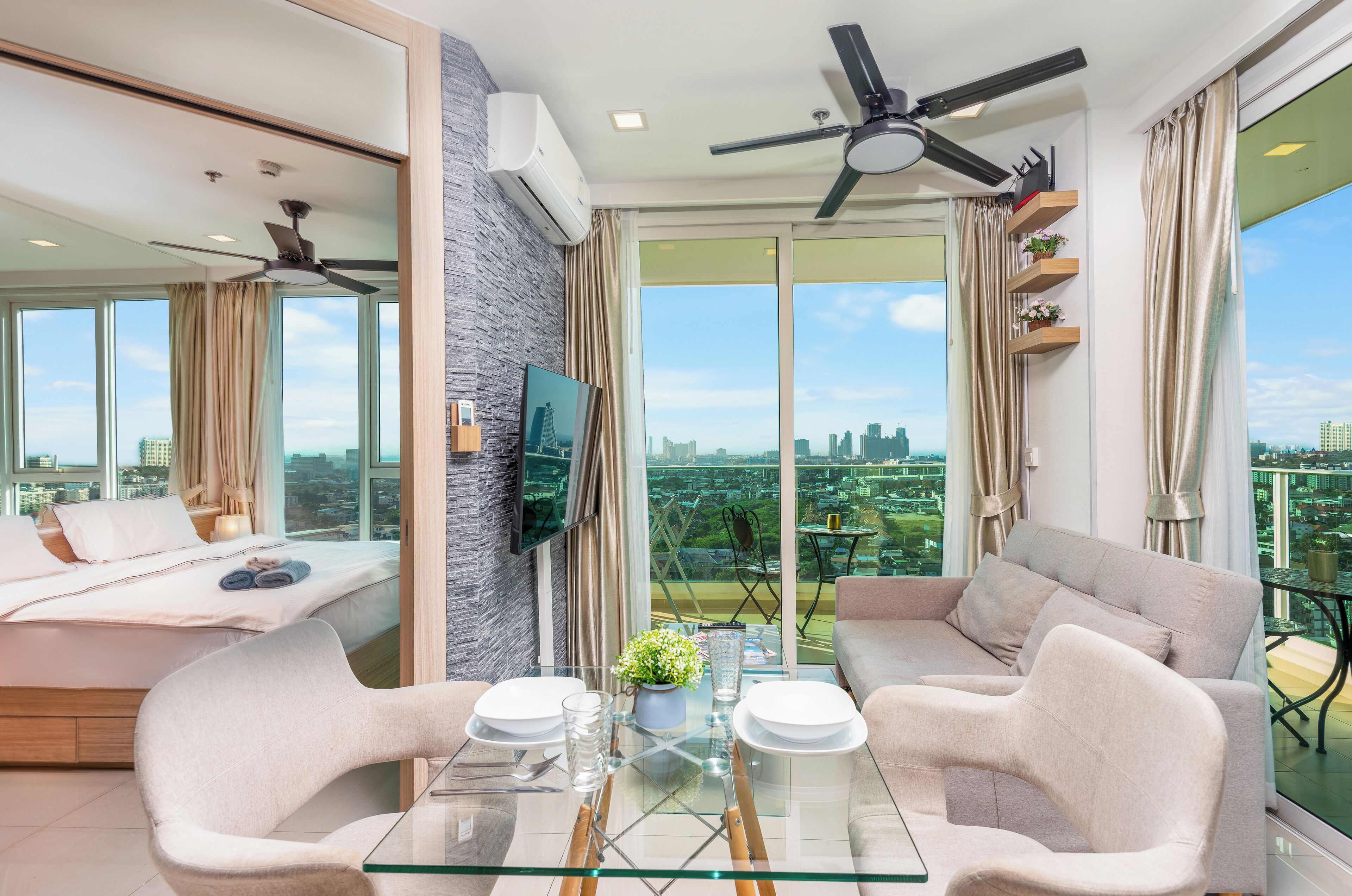 City Garden Tower 2317 -Sea View | City View | Mountain View | Swimming Pool | 1 bedroom, down comforters, pillowtop beds, in-room safe