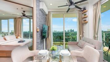 City Garden Tower 2317 -Sea View | City View | Mountain View | Swimming Pool | 1 bedroom, down comforters, pillowtop beds, in-room safe