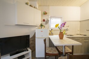 Fridge, coffee/tea maker, cookware/dishes/utensils