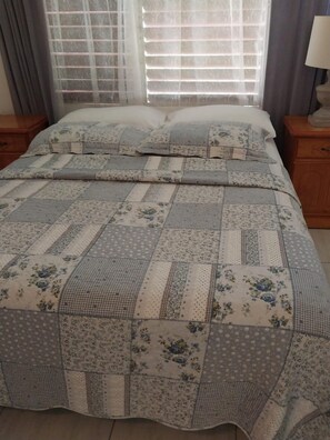 2 bedrooms, iron/ironing board, free WiFi, bed sheets - 2-bedroom Apartment With Seaviews (St. John's)