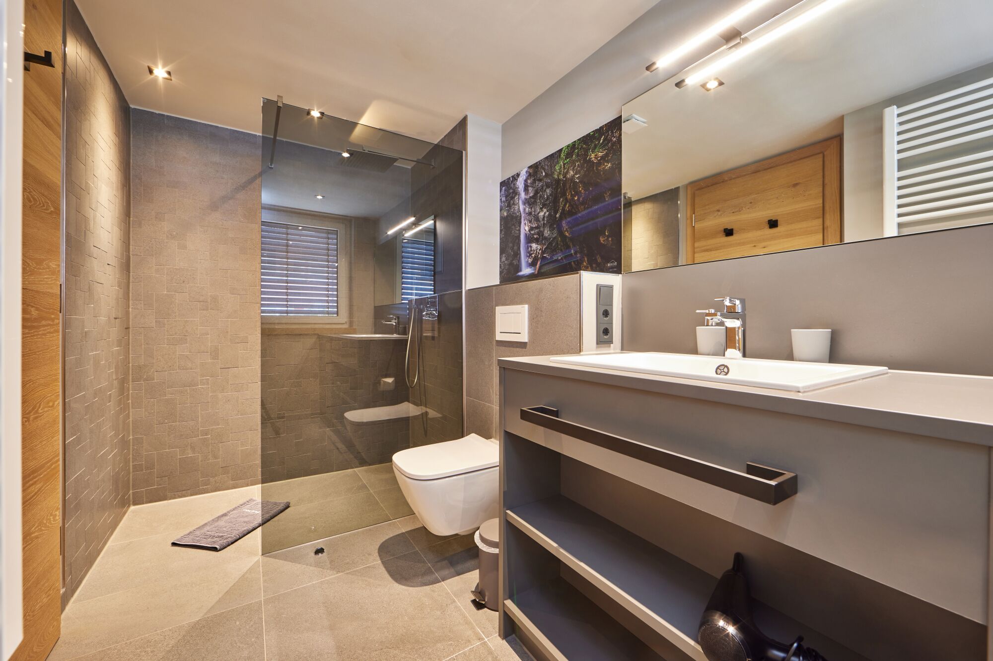 Shower, hair dryer, heated floors, towels