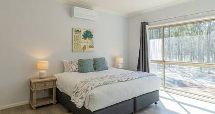 Spa Cottage, overlooking vineyard