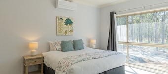 Spa Cottage, overlooking vineyard