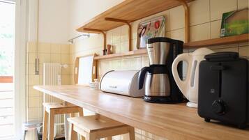 Family Apartment, 3 Bedrooms, Non Smoking, Kitchen | Private kitchen | Fridge, microwave, oven, dishwasher