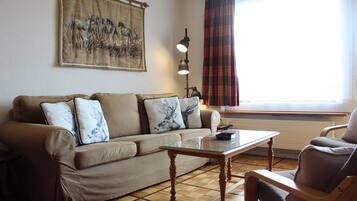 Family Apartment, 3 Bedrooms, Non Smoking, Kitchen | Living room | Flat-screen TV