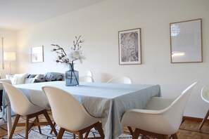 Comfort Apartment, 2 Bedrooms, Non Smoking, Kitchen | In-room dining - Central & Cozy - Rainbow A (Lens)