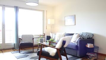 Comfort Apartment, 2 Bedrooms, Non Smoking, Kitchen | Living room | Flat-screen TV