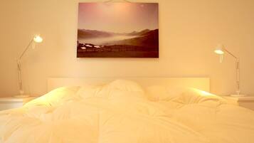 Family Apartment, 3 Bedrooms, Non Smoking, Kitchen | 3 bedrooms, iron/ironing board, cribs/infant beds, rollaway beds