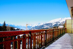 Family Apartment, 4 Bedrooms, Non Smoking, Kitchen | Balcony view - Mountain View & Spacious - Flaminia C (Lens)