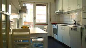 Family Apartment, 4 Bedrooms, Non Smoking, Kitchen | Private kitchen | Fridge, microwave, oven, dishwasher