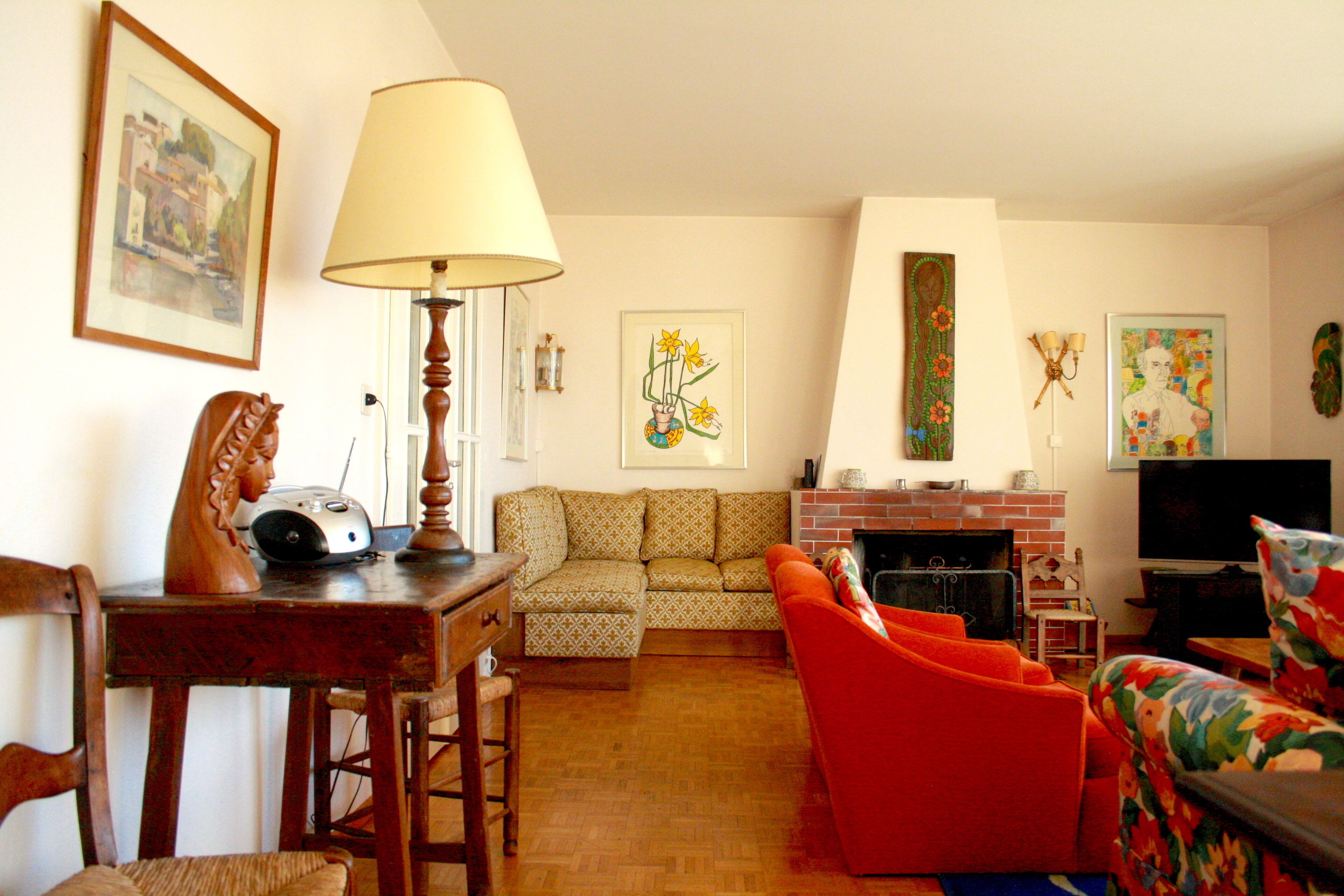 Family Apartment, 4 Bedrooms, Non Smoking, Kitchen | Living area | 60-cm flat-screen TV with cable channels, TV, fireplace