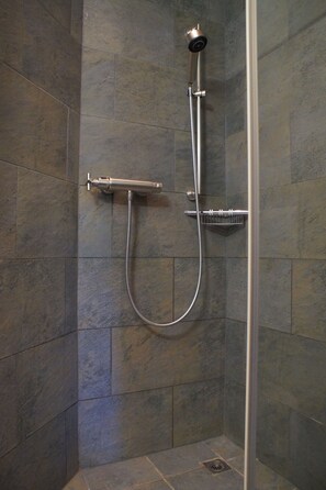 Luxury Apartment, 1 Bedroom, Non Smoking, Kitchen | Bathroom | Shower, towels - Charming & Intimate - Estoril (Crans-Montana)