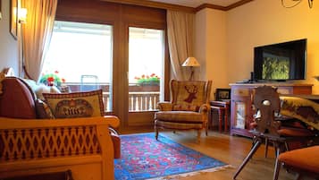 Apartemen Mewah, 1 kamar tidur, Bebas Asap Rokok, dapur | Ruang keluarga | TV layar datar