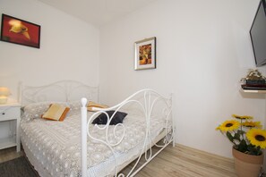 1 bedroom, iron/ironing board, WiFi