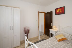 1 bedroom, iron/ironing board, WiFi