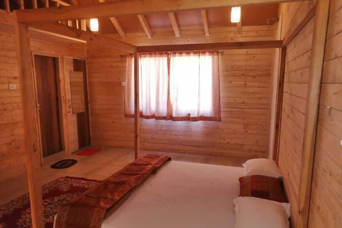 Royal Cedar Pine Room | 隔音、床單