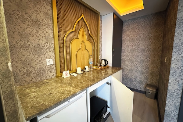 Deluxe Suite, 2 Bedrooms, Non Smoking, Air conditioning | 1 bedroom, Egyptian cotton sheets, premium bedding, down duvets