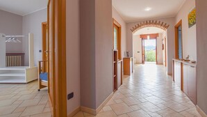 A spacious hallway with a view to the outside, a built-in bench, and a door leading to a bathroom. - Nice home in Gozzano with WiFi (Gozzano)