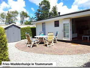Outdoor dining - Vacation home 47: 5p, garden, Franeker, Harlingen, Leeuwarden, Wadden Sea (Tzummarum)