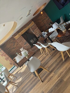 Restaurant - Ivy By The Sea (Scarborough)