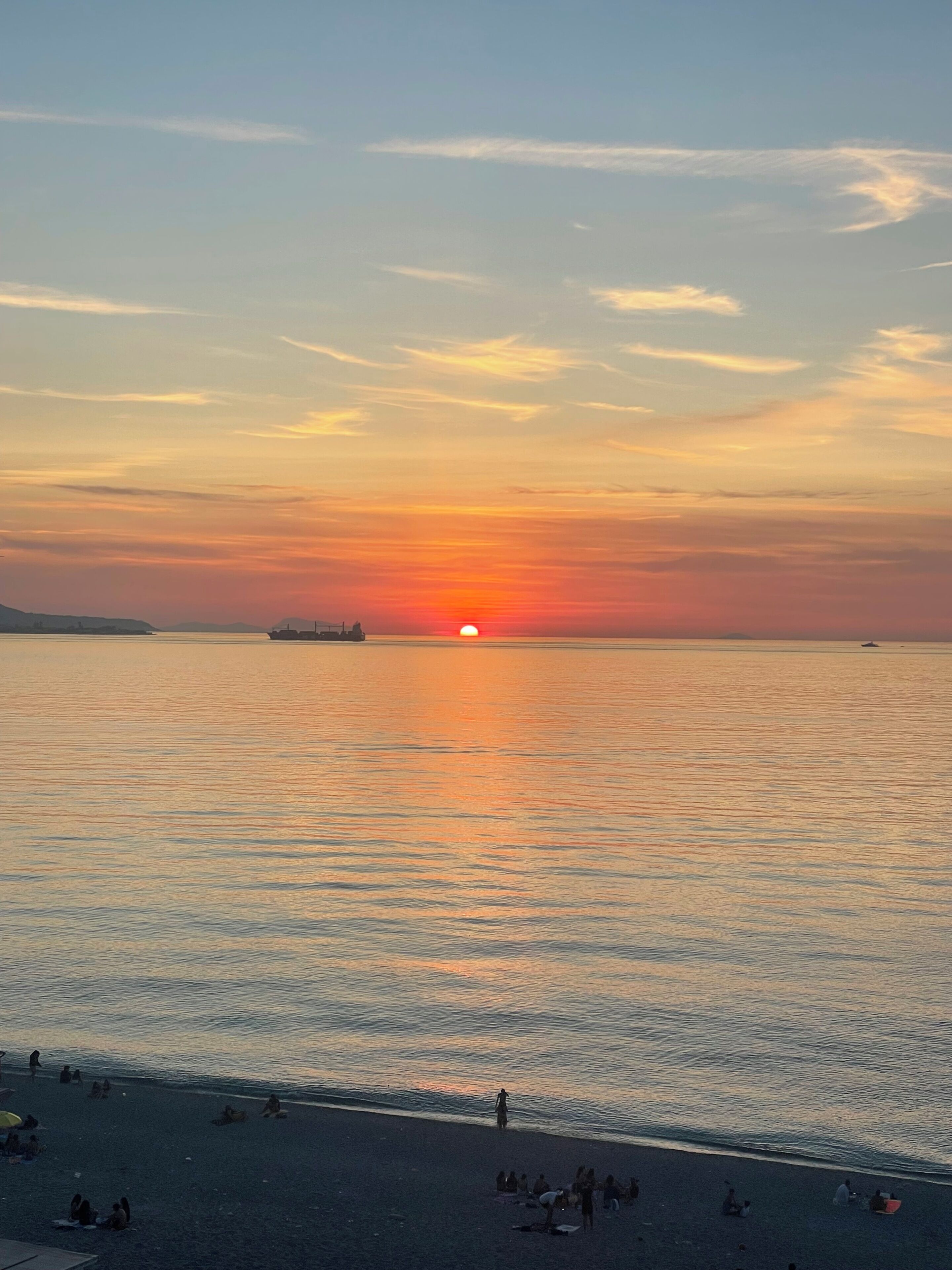 Sulla spiaggia, lettini da mare
