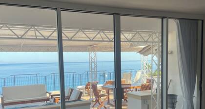 Esclusivo e prestigioso attico con terrazzo panoramico sul mare