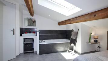 3 chambres, lit parapluie, Wi-Fi gratuit, draps fournis