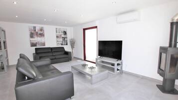 TV connectée, table de tennis de table