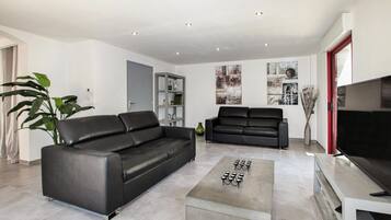 TV connectée, table de tennis de table