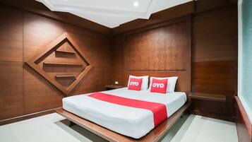 Premier Double Room | Desk, free WiFi, bed sheets