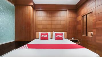 Premier Double Room | Desk, free WiFi, bed sheets