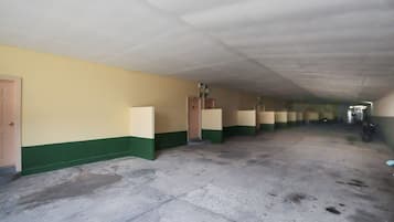 مواقف سيارات مجانية