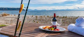 Waitahanui Lakefront Escape - Waitahanui Home