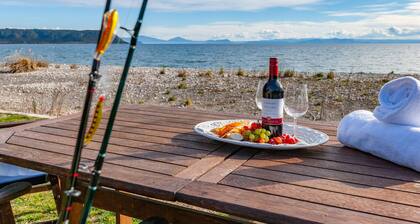 Waitahanui Lakefront Escape - Waitahanui Home