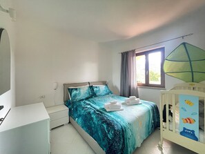 1 soverom, strykejern/-brett, reiseseng for barn og wi-fi (inkludert)