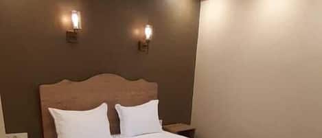 Draps en coton égyptien, literie de qualité supérieure, minibar, bureau