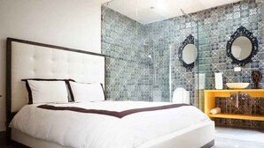 Superior Condo | Desk, iron/ironing board, rollaway beds (free), WiFi (free) - Tanama Hotel (Punta Cana)