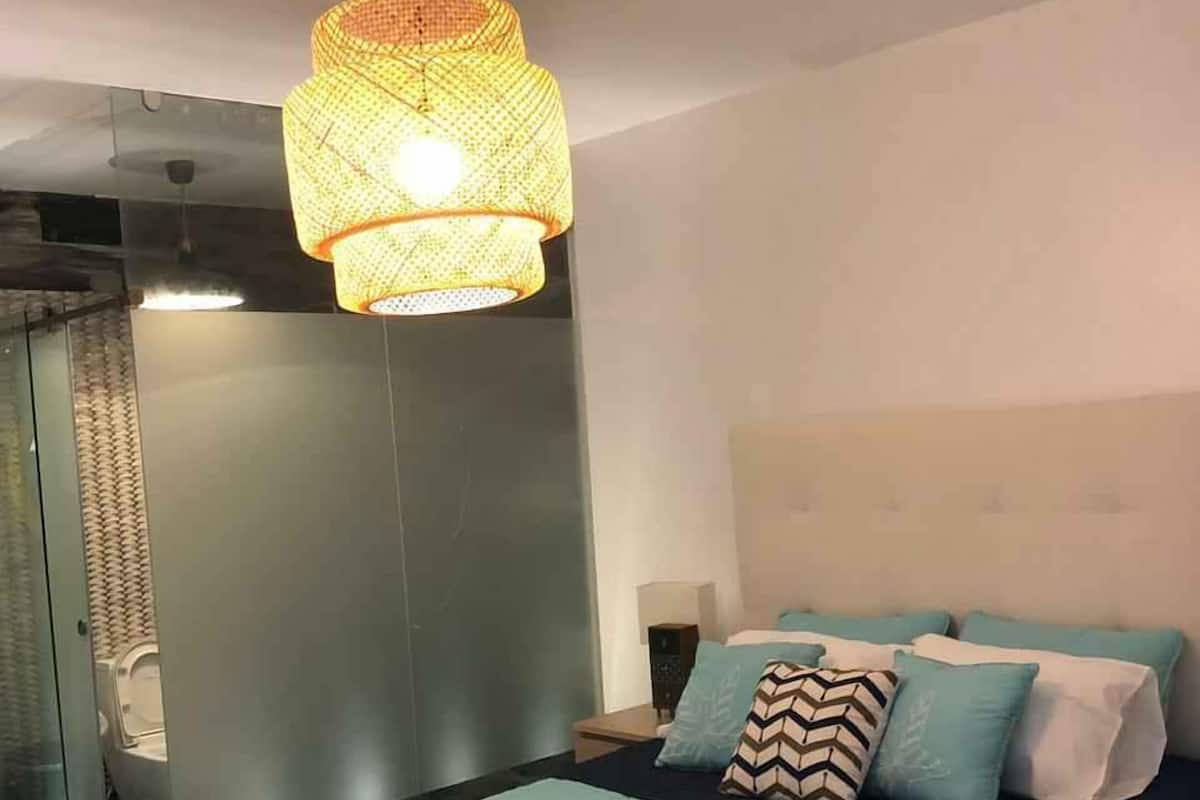 1 bedroom, desk, iron/ironing board, free rollaway beds