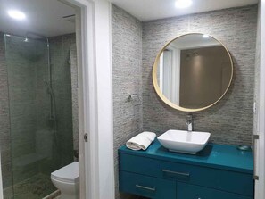 Superior Condo | Bathroom | Shower, hair dryer, towels, soap