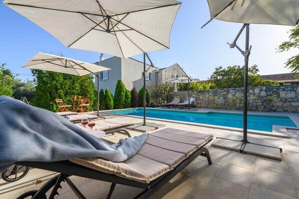 Outdoor pool - Villa Sole ⭐⭐⭐⭐⭐ – A Family-Friendly Villa with Stunning Sea Views (Rakalj)