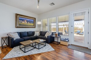 Living area - Casa Gamble 5 Bedroom Home by RedAwning (Phoenix)