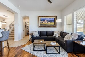 Casa, 5 habitaciones | Área de sala de estar