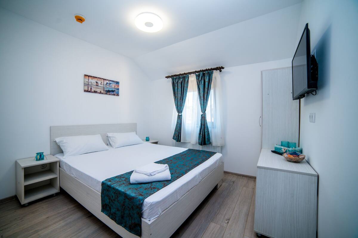 2 habitaciones, sistema de insonorización, wifi gratis y ropa de cama