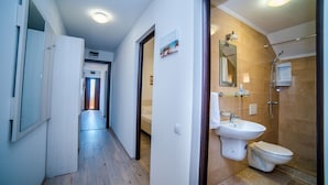 Departamento familiar | Baño | Amenidades de baño gratuitas, toallas, papel de baño 