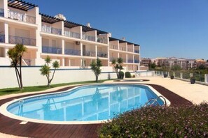 حمّام سباحة خارجي