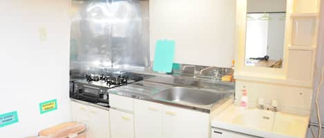Fridge, microwave, stovetop, cookware/dishes/utensils