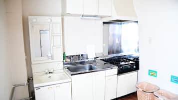 Fridge, microwave, stovetop, cookware/dishes/utensils