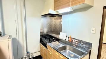 Fridge, microwave, stovetop, cookware/dishes/utensils