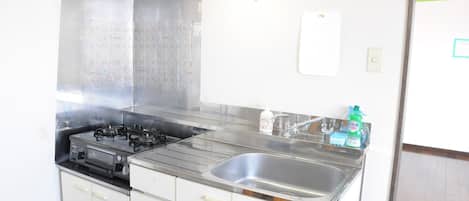 Fridge, microwave, stovetop, cookware/dishes/utensils